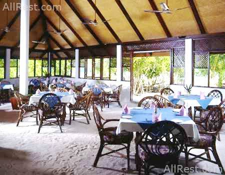 Vilamendhoo Island Resort 7